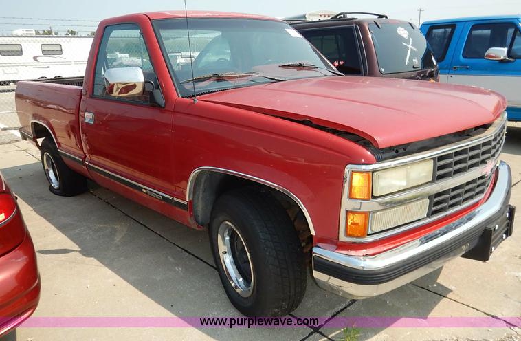 image for item J3591 1992 Chevrolet Silverado 1500 pickup truck