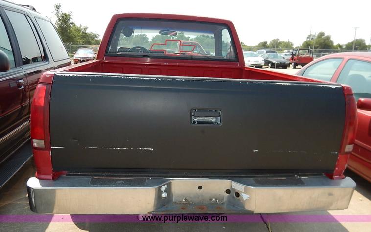 image for item J3591 1992 Chevrolet Silverado 1500 pickup truck
