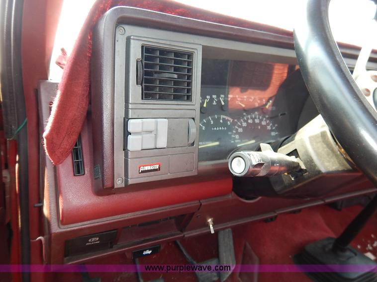 image for item J3591 1992 Chevrolet Silverado 1500 pickup truck