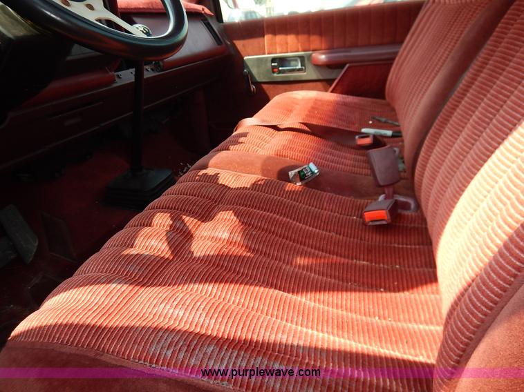 image for item J3591 1992 Chevrolet Silverado 1500 pickup truck