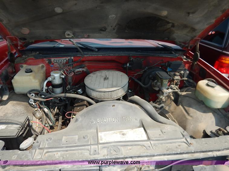 image for item J3591 1992 Chevrolet Silverado 1500 pickup truck