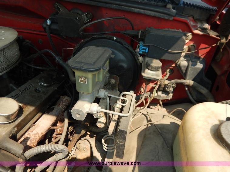 image for item J3591 1992 Chevrolet Silverado 1500 pickup truck