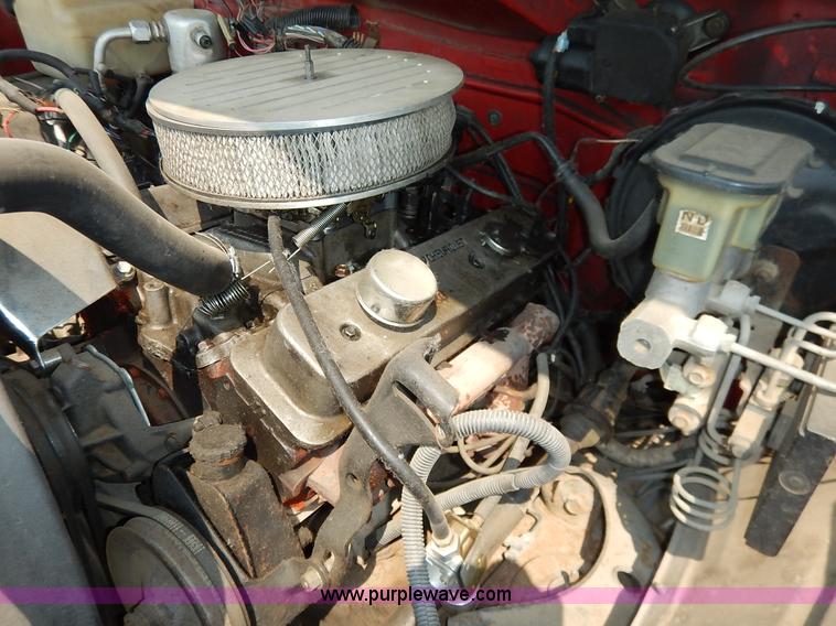 image for item J3591 1992 Chevrolet Silverado 1500 pickup truck