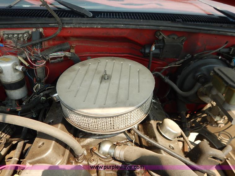 image for item J3591 1992 Chevrolet Silverado 1500 pickup truck