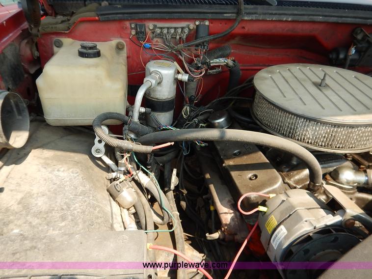 image for item J3591 1992 Chevrolet Silverado 1500 pickup truck