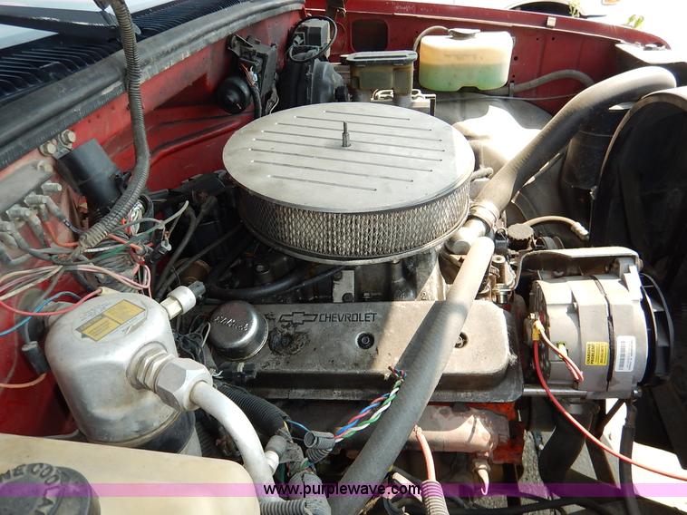 image for item J3591 1992 Chevrolet Silverado 1500 pickup truck