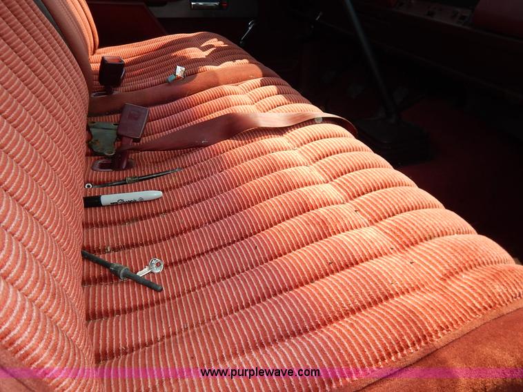 image for item J3591 1992 Chevrolet Silverado 1500 pickup truck