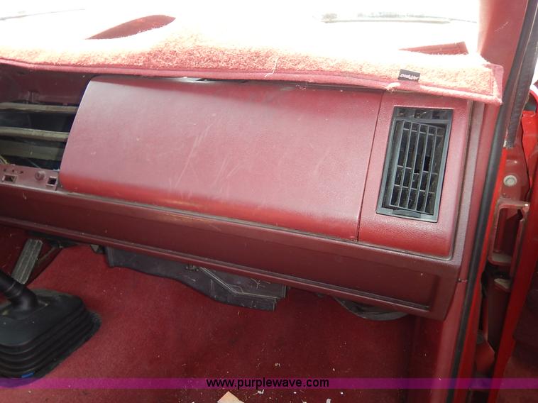 image for item J3591 1992 Chevrolet Silverado 1500 pickup truck