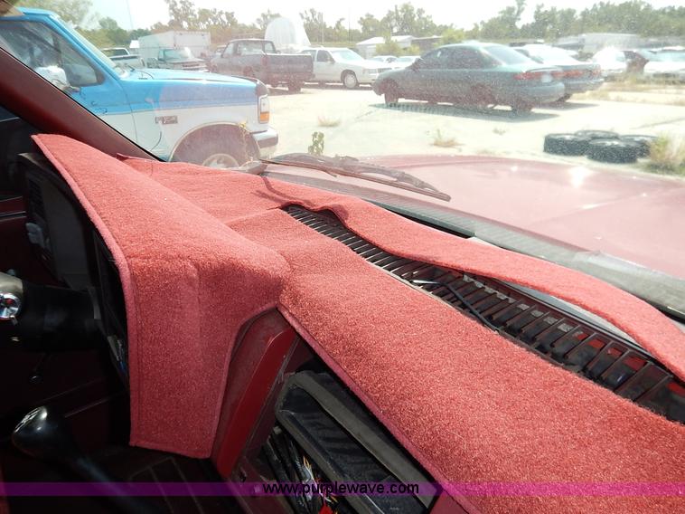 image for item J3591 1992 Chevrolet Silverado 1500 pickup truck