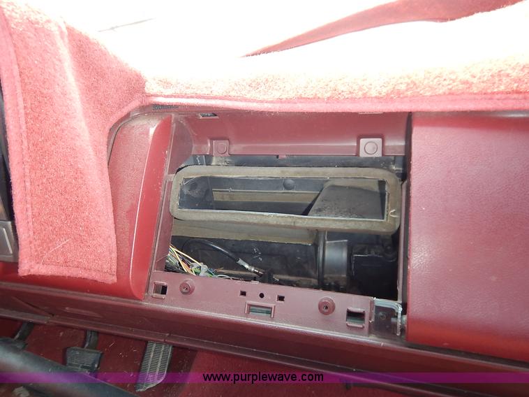 image for item J3591 1992 Chevrolet Silverado 1500 pickup truck