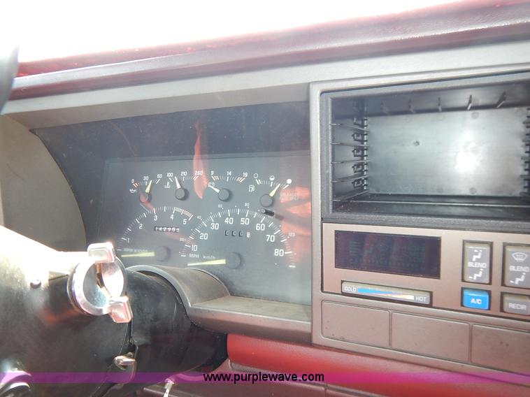 image for item J3591 1992 Chevrolet Silverado 1500 pickup truck