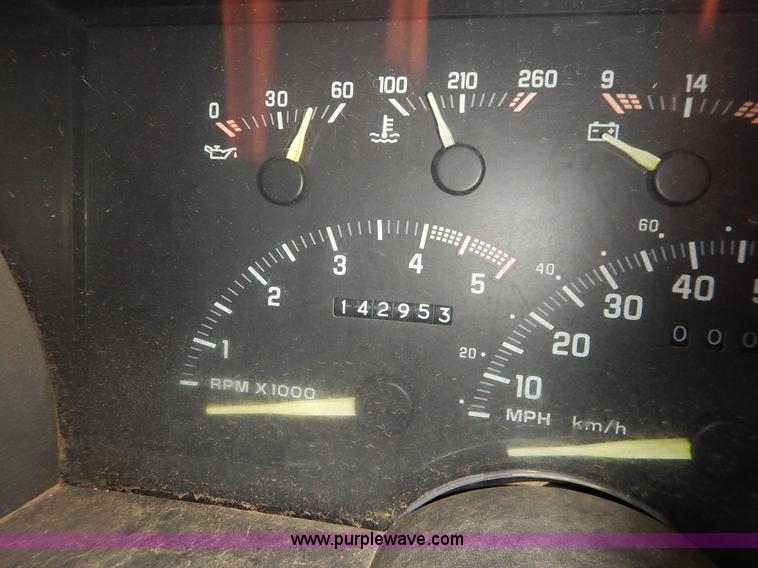 image for item J3591 1992 Chevrolet Silverado 1500 pickup truck