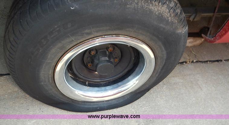 image for item J3591 1992 Chevrolet Silverado 1500 pickup truck