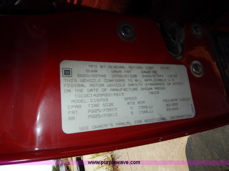 image for item J3591 1992 Chevrolet Silverado 1500 pickup truck