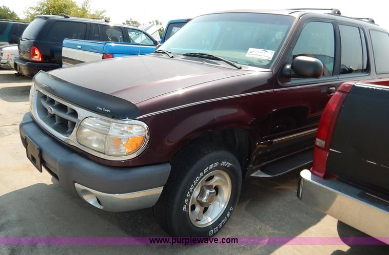 image for item J3592 1999 Ford Explorer SUV