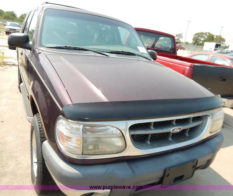 image for item J3592 1999 Ford Explorer SUV