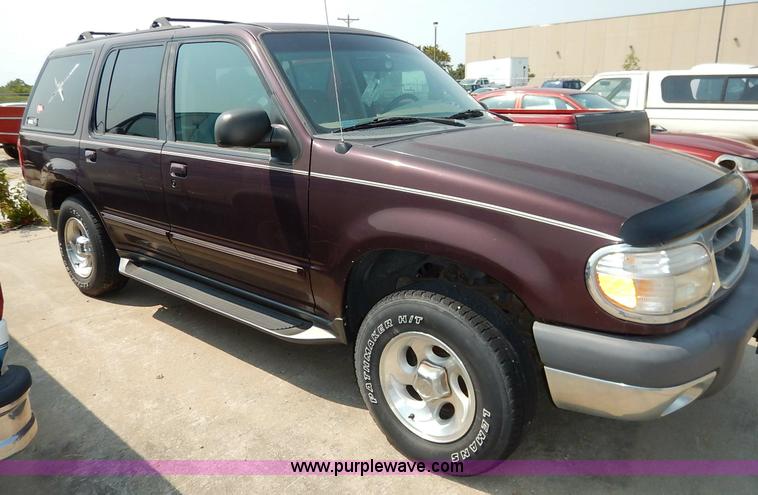 image for item J3592 1999 Ford Explorer SUV