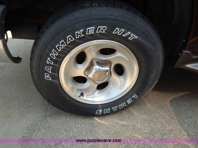 image for item J3592 1999 Ford Explorer SUV