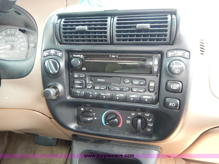 image for item J3592 1999 Ford Explorer SUV