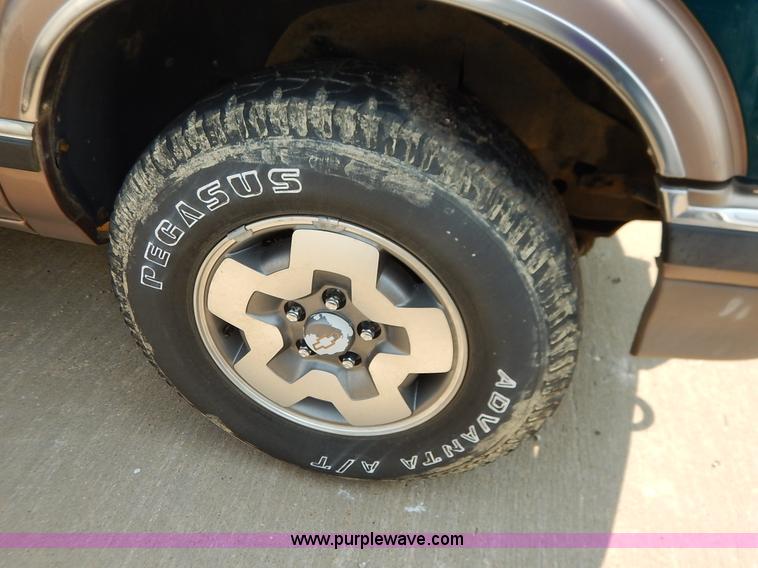 image for item J3596 1997 Chevrolet Blazer SUV