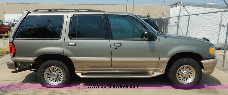 image for item J3597 2000 Mercury Mountaineer SUV