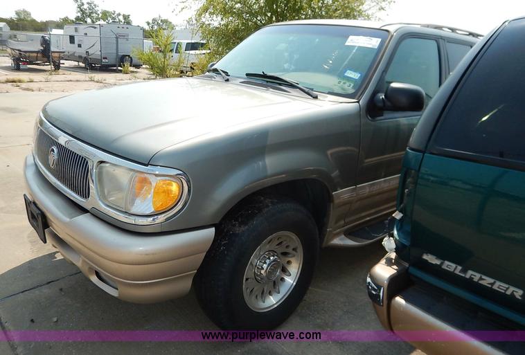 image for item J3597 2000 Mercury Mountaineer SUV