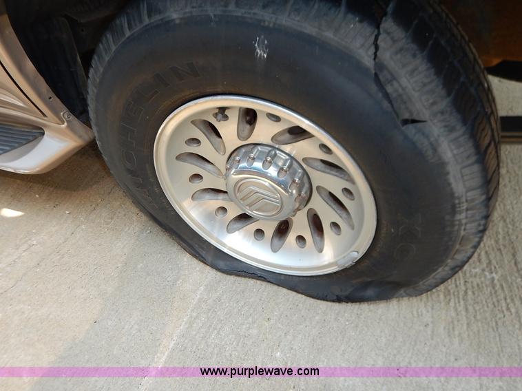 image for item J3597 2000 Mercury Mountaineer SUV