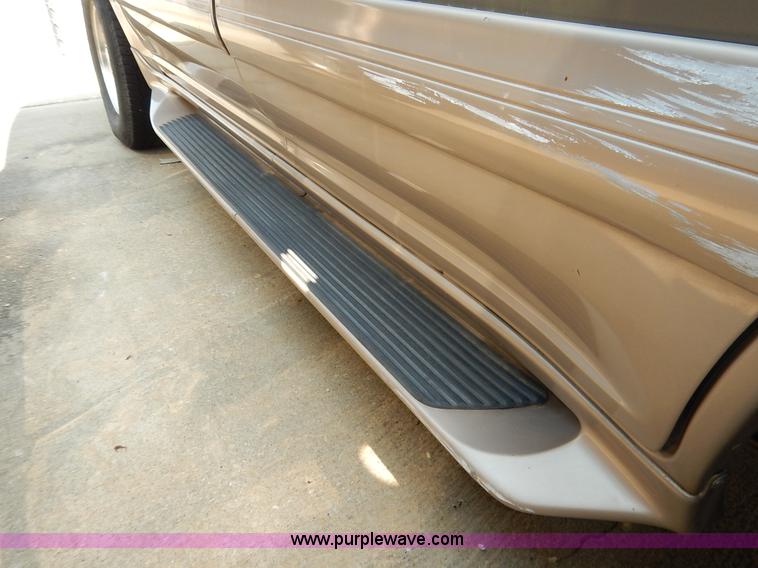 image for item J3597 2000 Mercury Mountaineer SUV