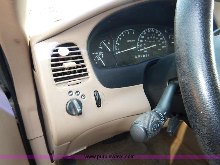 image for item J3597 2000 Mercury Mountaineer SUV