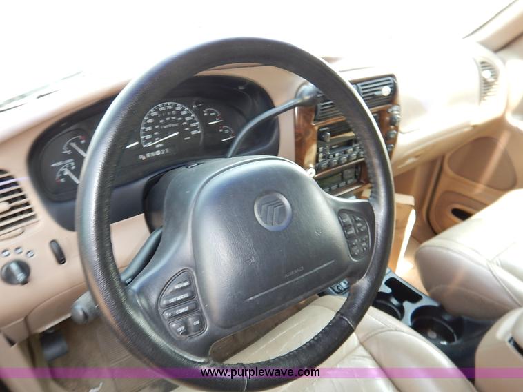 image for item J3597 2000 Mercury Mountaineer SUV