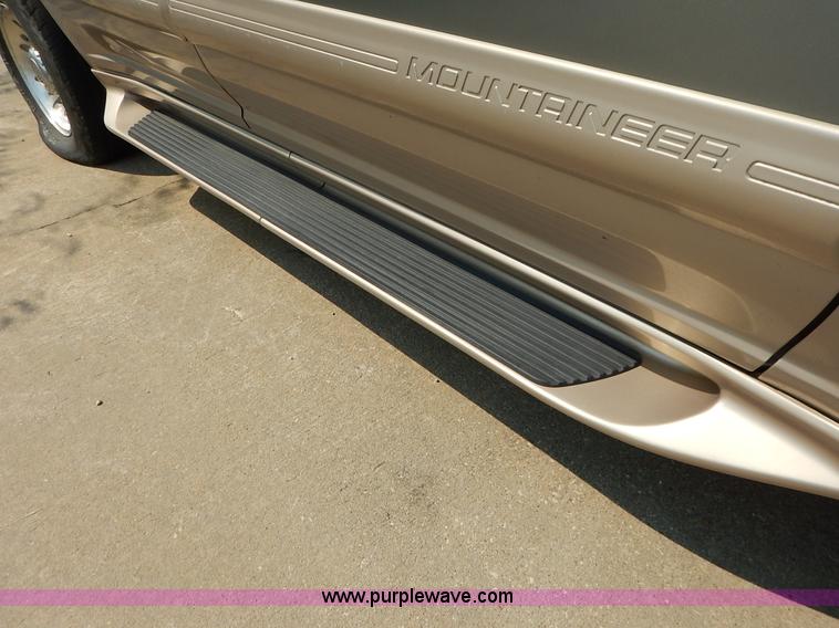 image for item J3597 2000 Mercury Mountaineer SUV