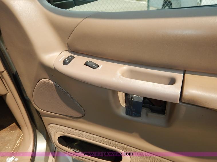 image for item J3597 2000 Mercury Mountaineer SUV