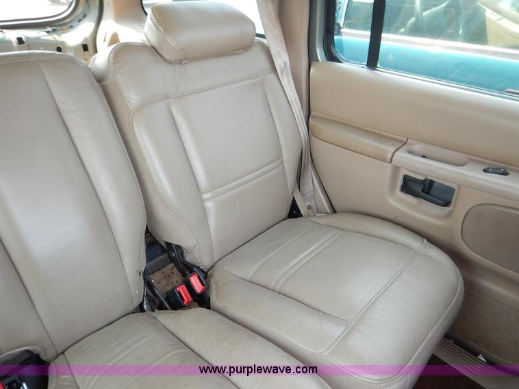 image for item J3597 2000 Mercury Mountaineer SUV