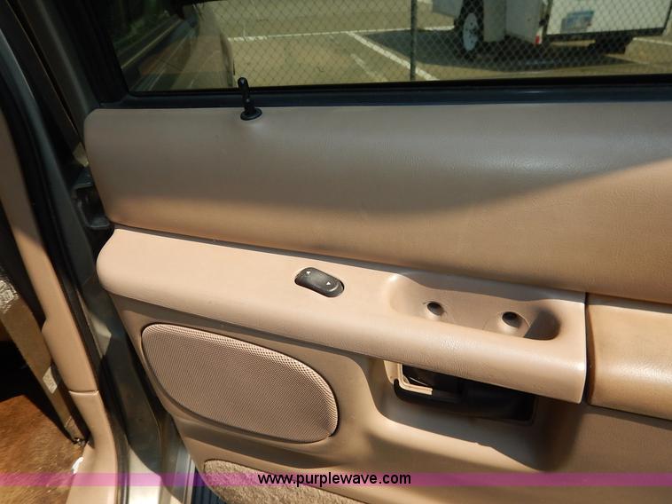 image for item J3597 2000 Mercury Mountaineer SUV