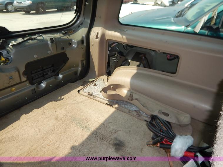 image for item J3597 2000 Mercury Mountaineer SUV