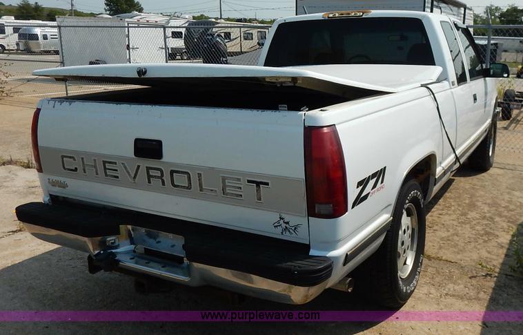 image for item J3603 1995 Chevrolet 1500 Ext. Cab pickup truck