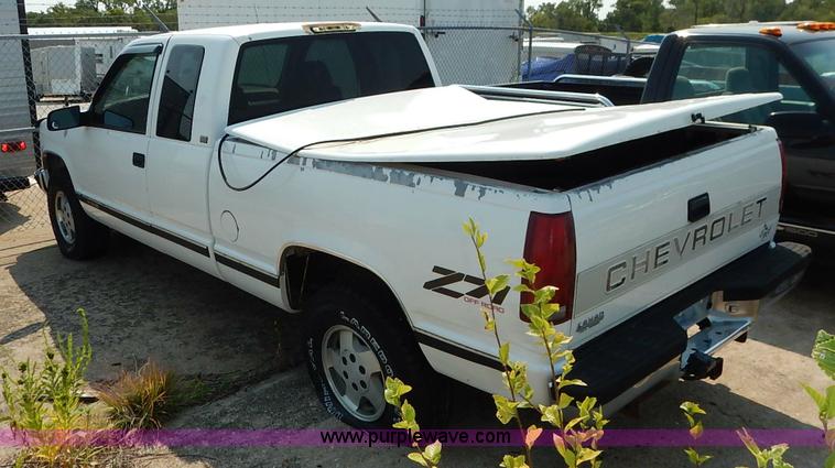 image for item J3603 1995 Chevrolet 1500 Ext. Cab pickup truck