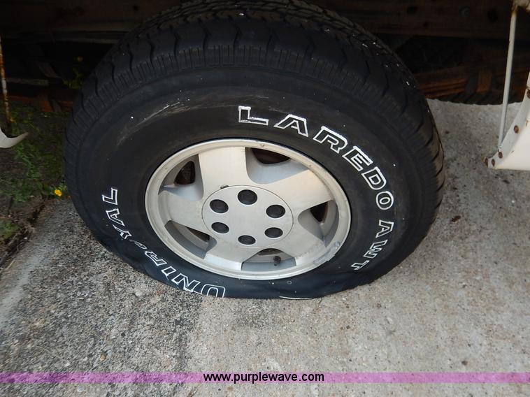 image for item J3603 1995 Chevrolet 1500 Ext. Cab pickup truck