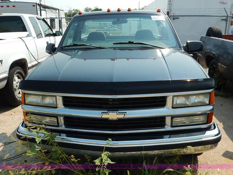 image for item J3604 1998 Chevrolet 1500 pickup truck