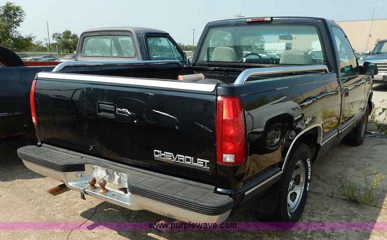 image for item J3604 1998 Chevrolet 1500 pickup truck
