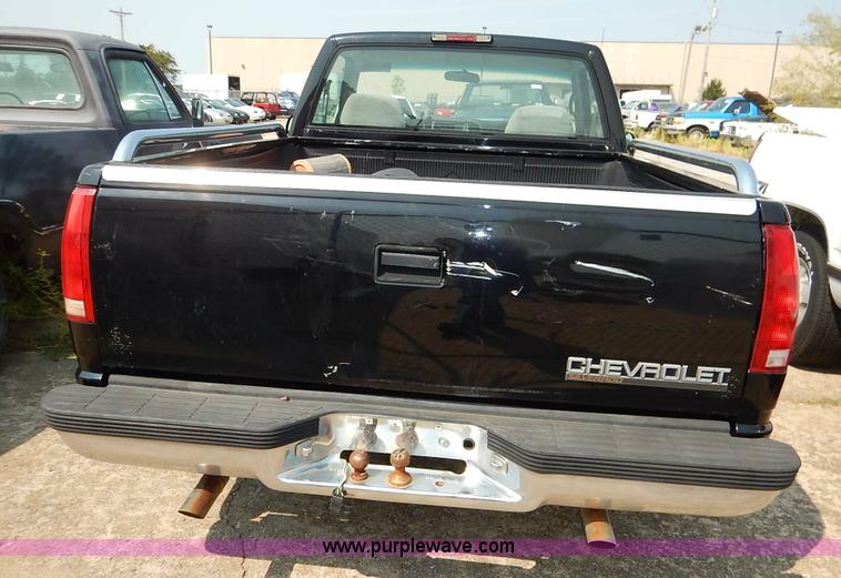 image for item J3604 1998 Chevrolet 1500 pickup truck