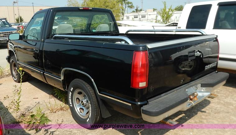 image for item J3604 1998 Chevrolet 1500 pickup truck