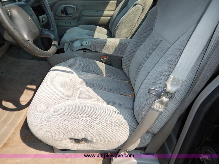 image for item J3604 1998 Chevrolet 1500 pickup truck