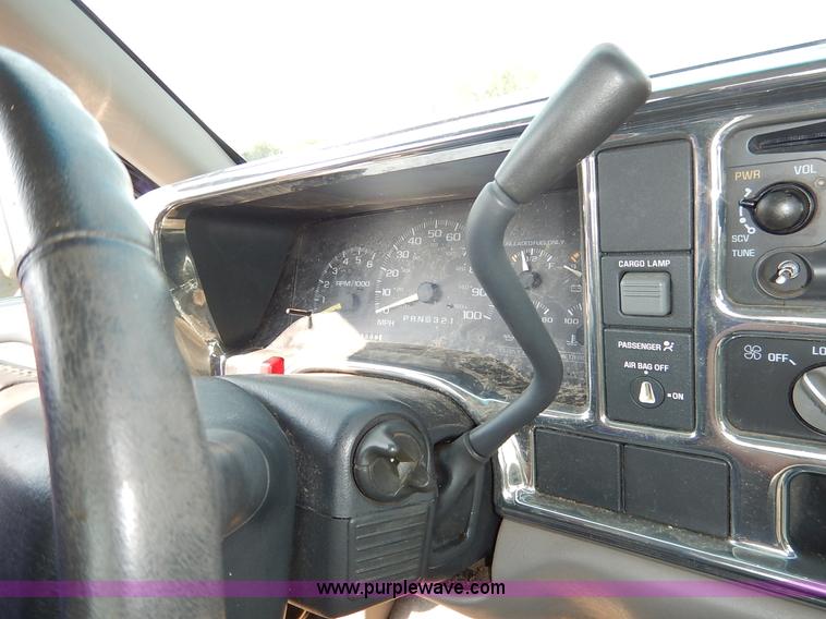 image for item J3604 1998 Chevrolet 1500 pickup truck