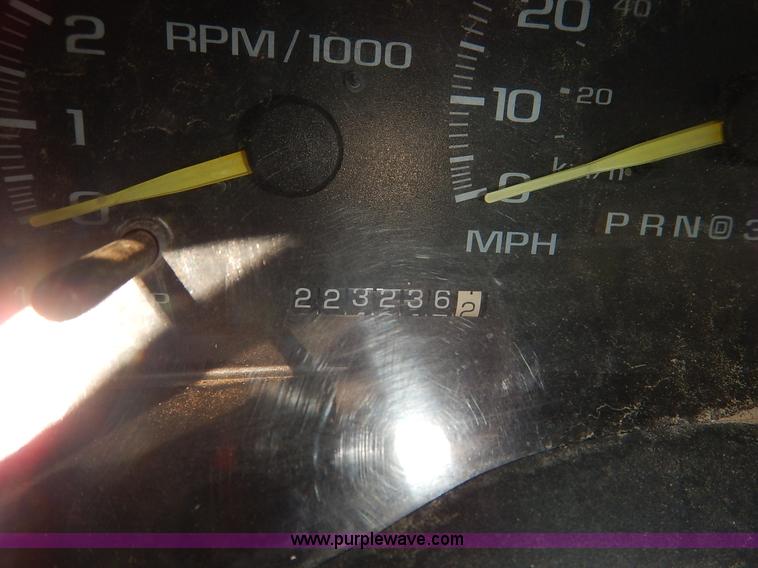 image for item J3604 1998 Chevrolet 1500 pickup truck