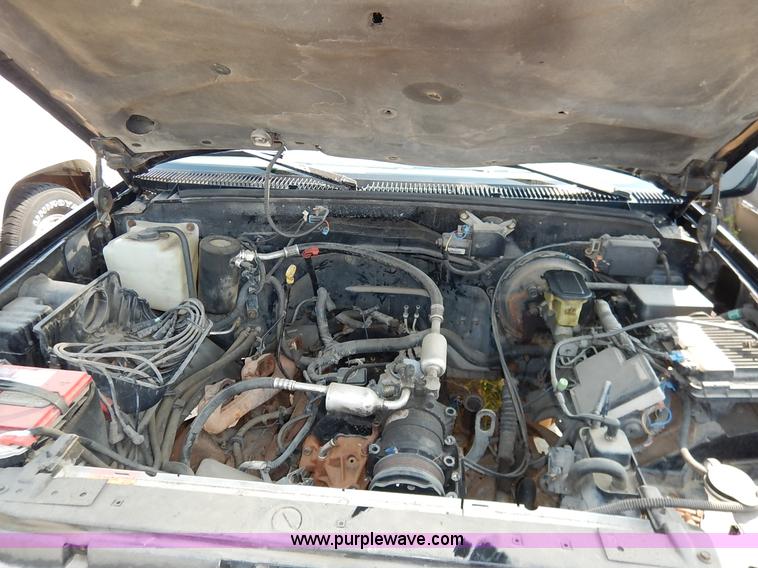 image for item J3604 1998 Chevrolet 1500 pickup truck