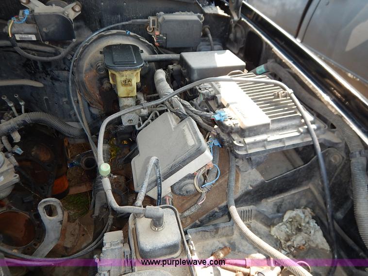 image for item J3604 1998 Chevrolet 1500 pickup truck