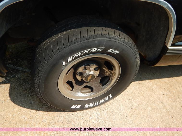 image for item J3604 1998 Chevrolet 1500 pickup truck