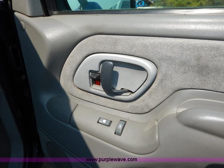 image for item J3604 1998 Chevrolet 1500 pickup truck