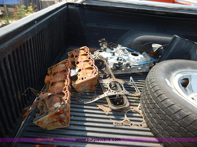 image for item J3604 1998 Chevrolet 1500 pickup truck